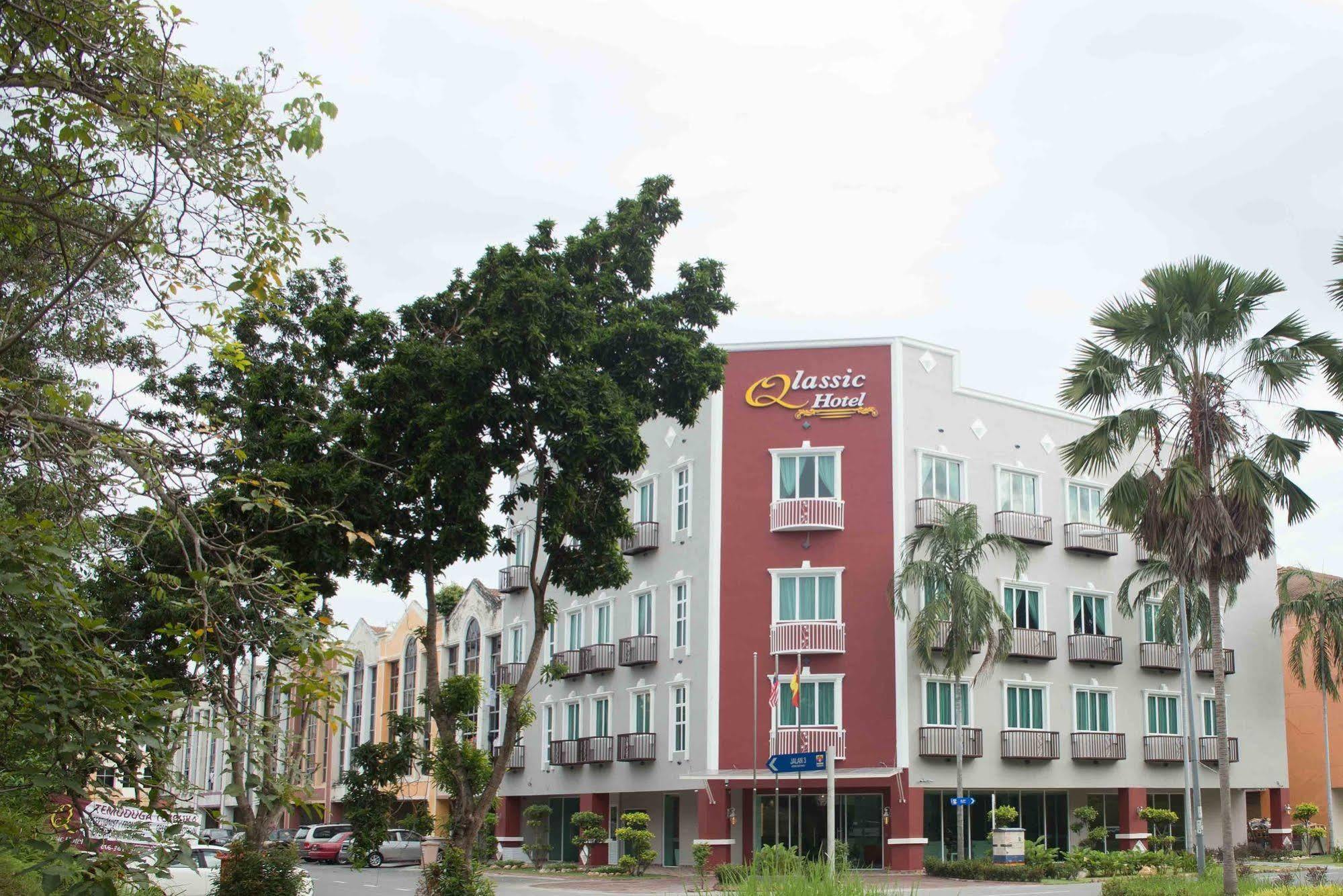 Qlassic Hotel Sepang Exterior photo